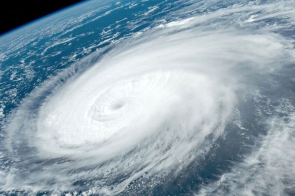 上空から見た台風